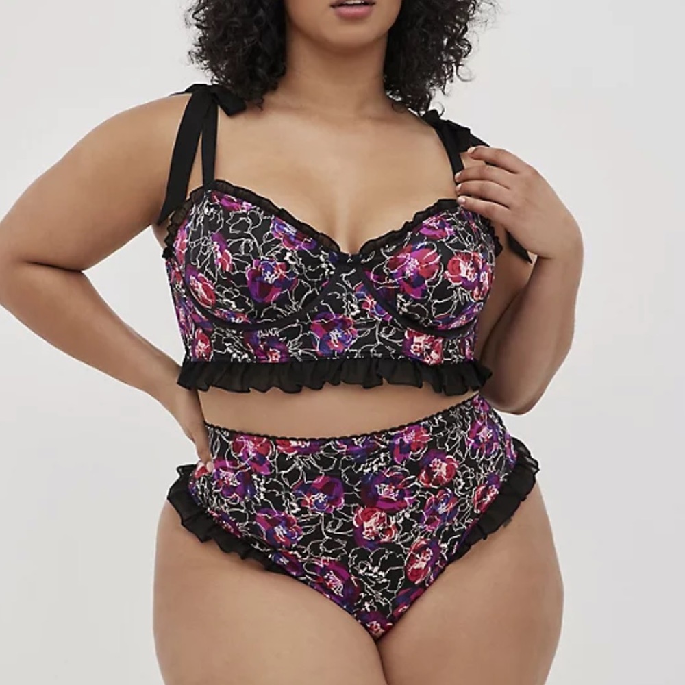 New Torrid Black Floral Satin Ruffle Underwire Bra and High-rise Thong Panty Set